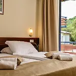 홀리데이파크 Campsite & Holiday 3*
