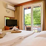 Campsite & Holiday 3*