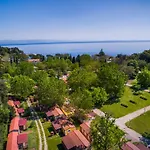 Campsite & Holiday منتزه العطل ميدفيجا