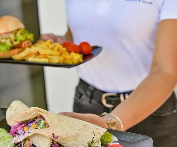 Campsite & Holiday 密德维亚